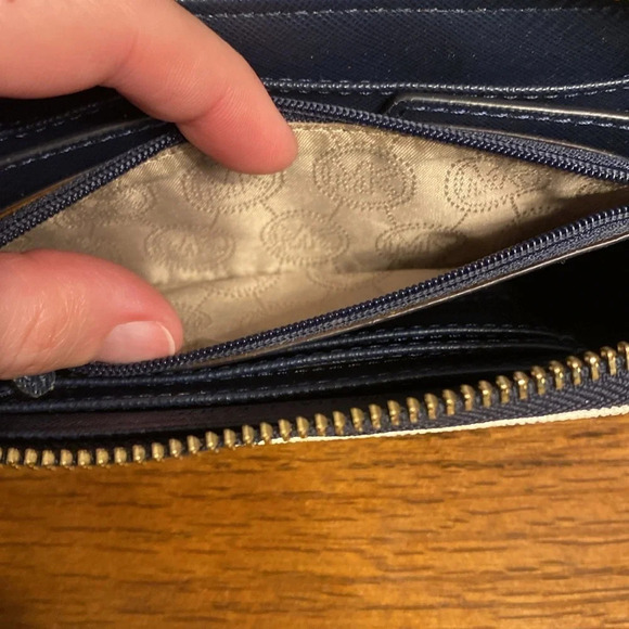 Michael Kors Wallet - Picture 6 of 9